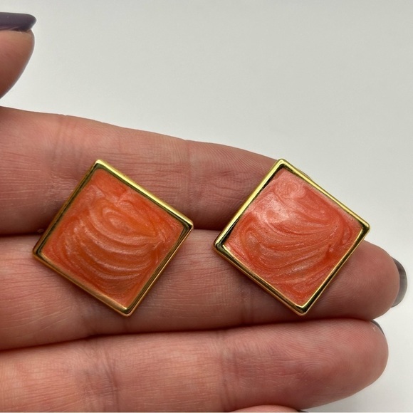 Vintage Lightweight Bright Coral Orange Swirl Stud Square Pierced Metal Earrings - Picture 4 of 8
